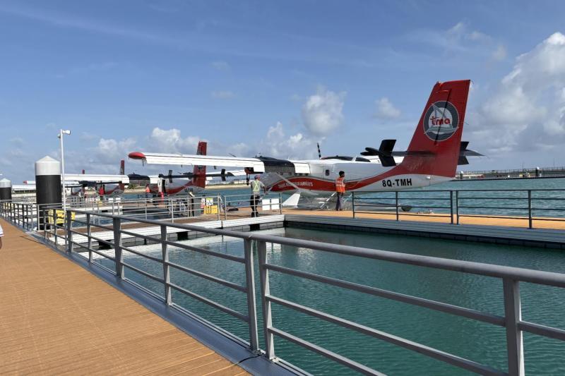マーレ到着後、水上飛行機でホテルへ移動