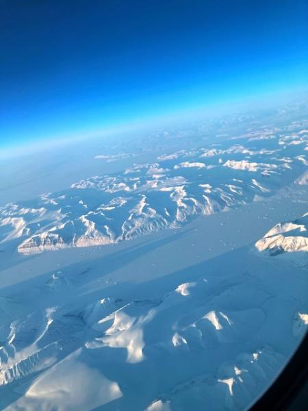 飛行機からの景色。氷河？