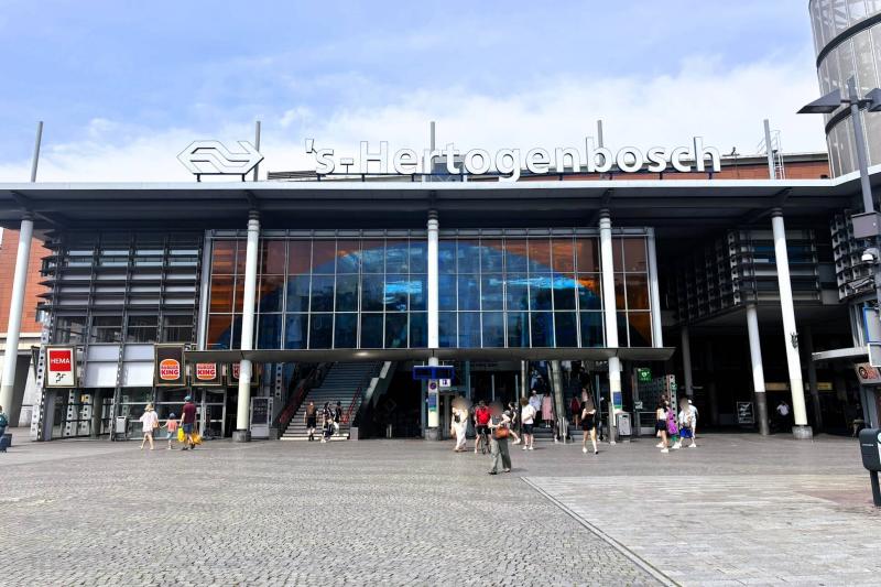スヘルトーヘンボス駅