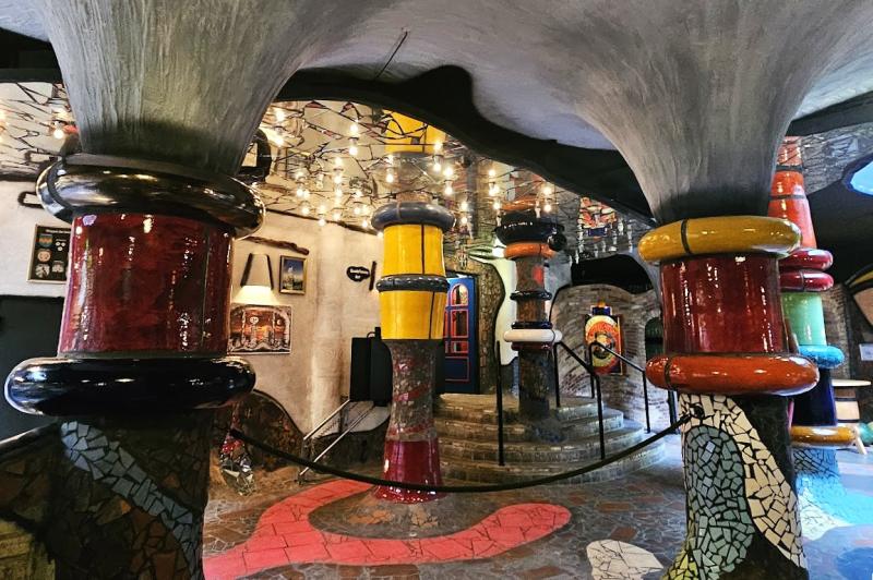 タワーの外見だけでなく中もカラフル！