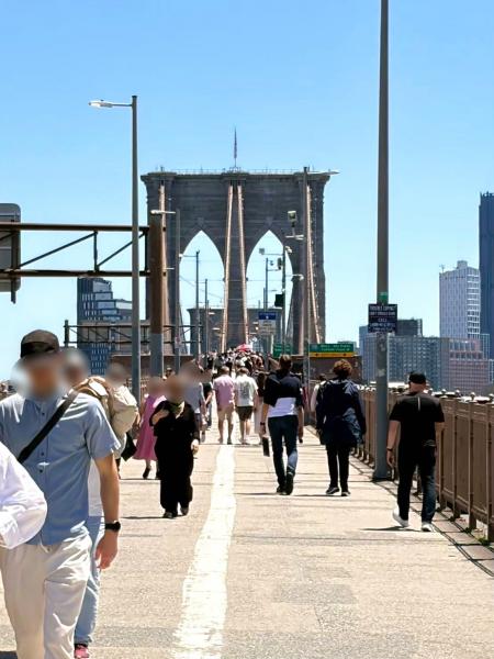 数年前に孫も来たという「ブルックリン橋」をジジババも歩く