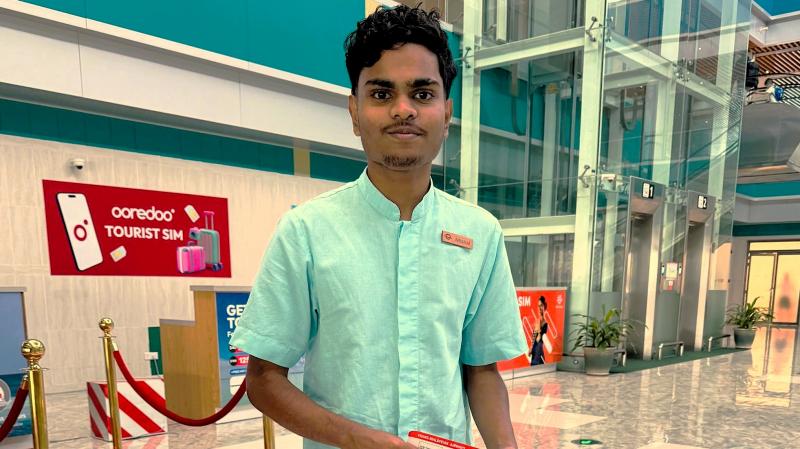 マーレ空港ではアウトリガー モルディブ マーフシヴァル リゾートのスタッフが笑顔でお出迎え♪