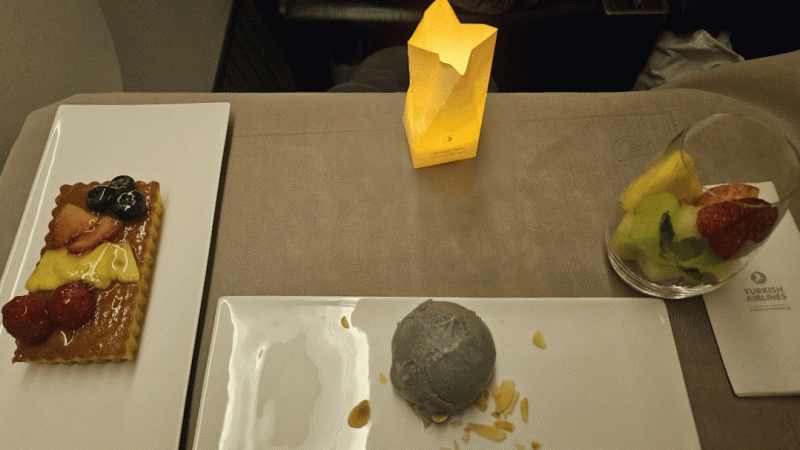 羽田便ではオーダーが誤って通ってしまい、計3品に（笑）