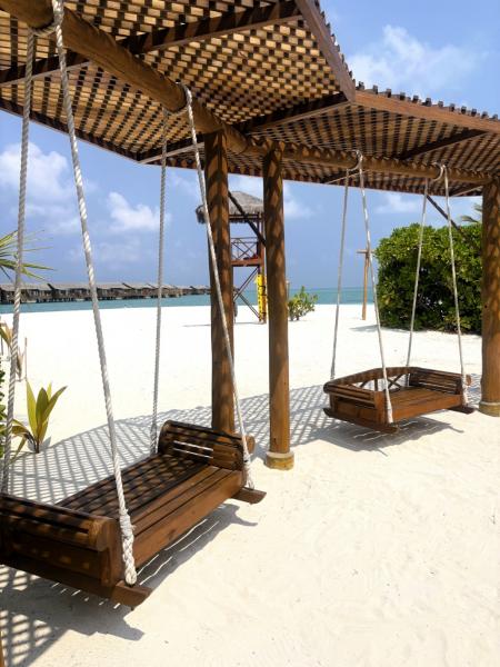 リゾート内のブランコで癒し時間を