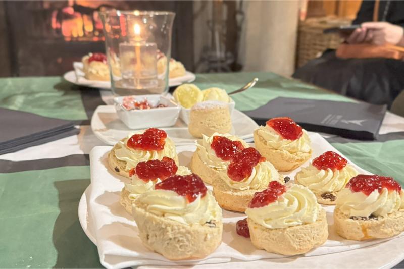 甘すぎないクロテッドクリームが絶品♪