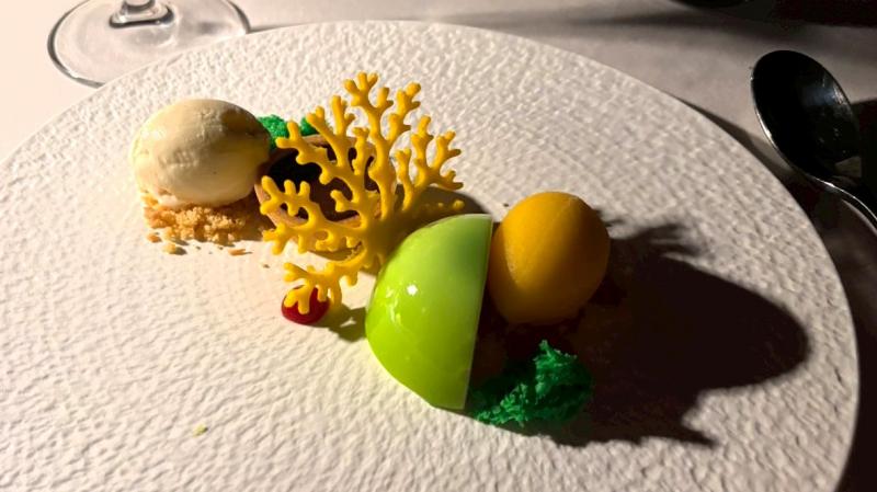 海のリゾートらしいデザート♪ トロピカルムースとパッションフルーツシャーベット