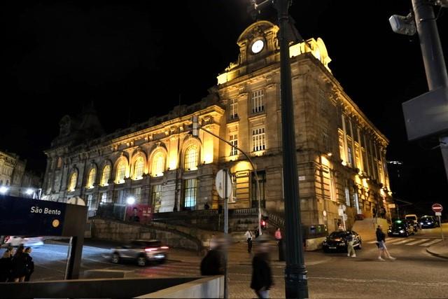 世界で最も美しい駅のひとつとして有名なサン ベント駅（ポルトガル・ポルト）
