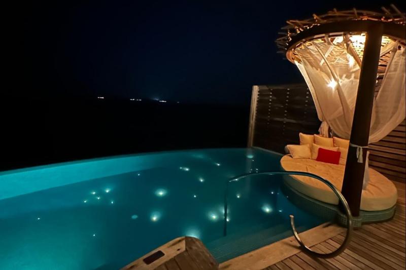 お部屋のプールには、夜になるとお星様が落ちて来ます