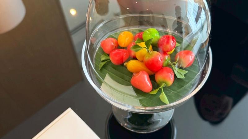 ちなみに視察の際にリビングのテーブルに用意されていた「ルークチュップ」。フルーツを模したタイのかわいいお菓子です