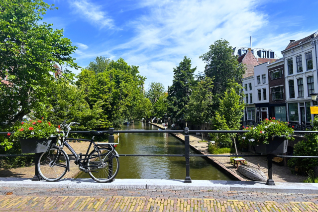 自転車のある風景もオランダっぽい♪