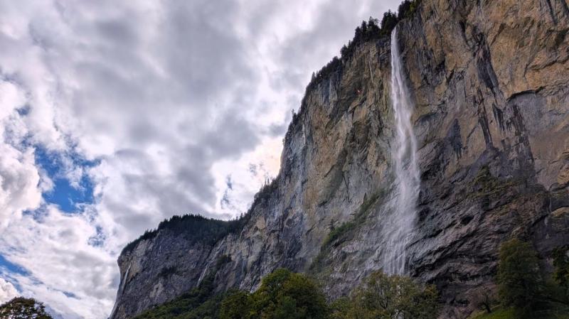 迫力のあるシュタウプバッハの滝