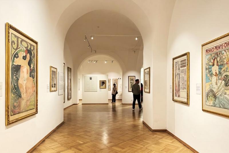 ポストカードなどでよく見かけた絵画が目の前にあるのは感動ものです