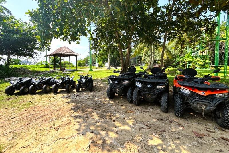 今回体験したアクティビティのひとつ、ATV（4輪バギー）は大人用と子ども用があります