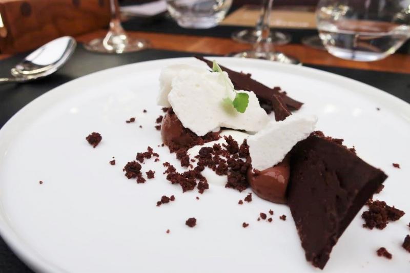 デザートはチョコレートケーキ。ヨーロッパのチョコレートは本当にレベルが高いです