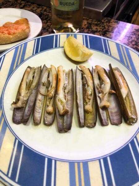 バルセロナのバーのタパス、マテ貝