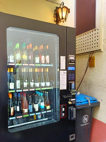 なんと！ワインの自動販売機までありました！