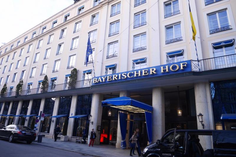 ミュンヘンを代表するホテルの風格が漂う外観