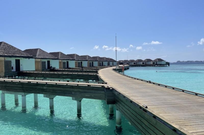 水上ヴィラへ向かう桟橋