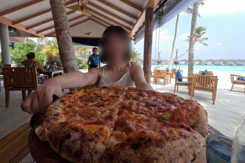 「The Bite」でピザとバーガーを楽しみました