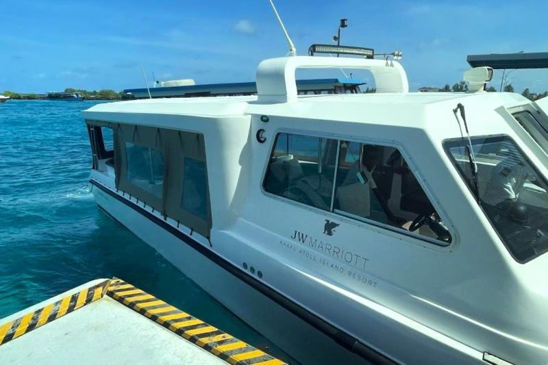 スピードボート