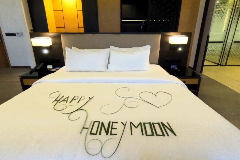 ラディソンで宿泊したお部屋のベッドがロマンティックなハネムーン仕様に