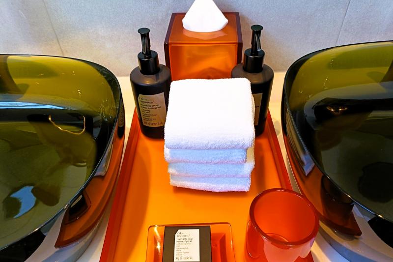 部屋によりカラーが違うシンクとバスタブで視察が楽しいお部屋でした