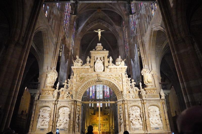 大聖堂内部の祭壇