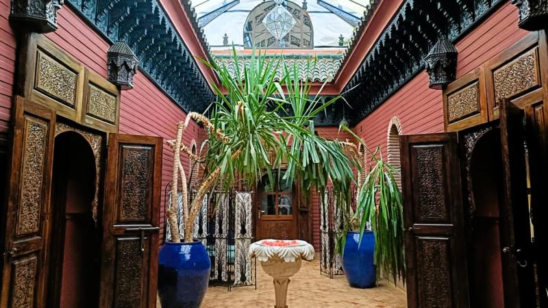 2階にも素敵なガラス天井付きのスペースがあります