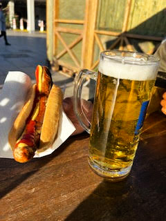 ドイツで念願のビールとソーセージ（ドレスデンにて）