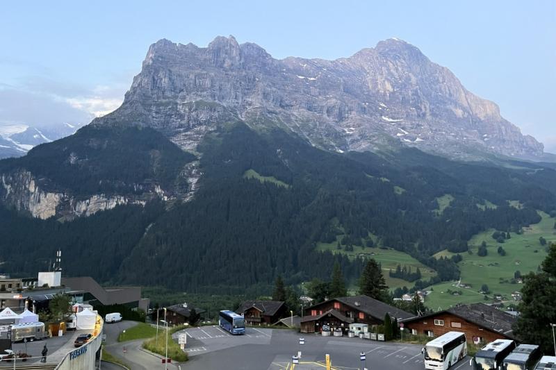 グリンデルワルトのホテル ベルナーホフからのアイガー