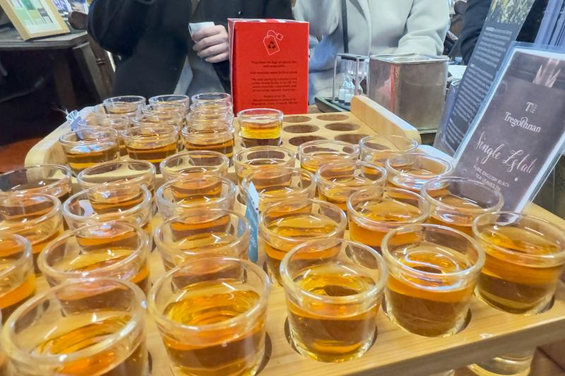 香しい紅茶をテイスティング