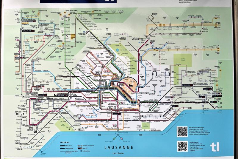 市内の路線図（バスも地下鉄も記載されています）