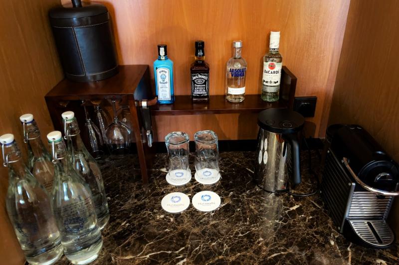 お水とお酒のボトル