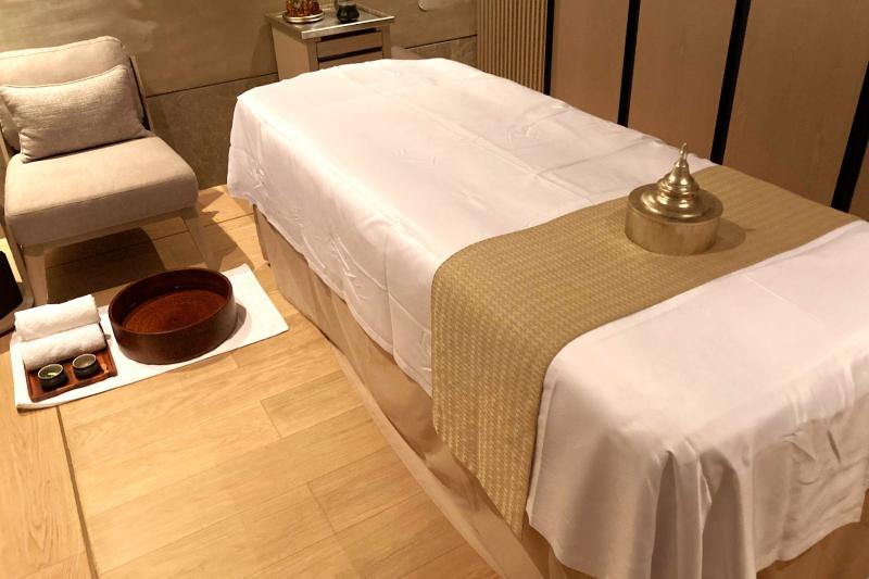 スパ。マッサージで癒やしの空間