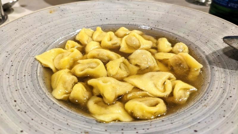 ローマのレストラン「Colline Emiliane」で食べた伝統料理のトルテッリーニインブロード（パスタの一種）、出汁が胃に染み渡りホッとするお味で美味しかった！