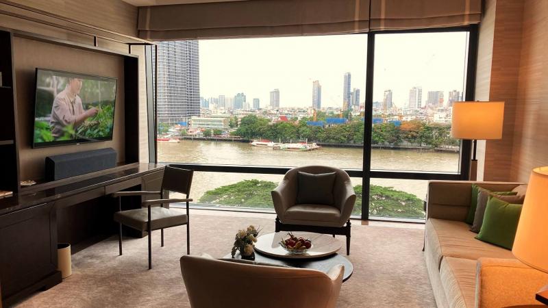 チャオプラヤー川を望むカペラ バンコク