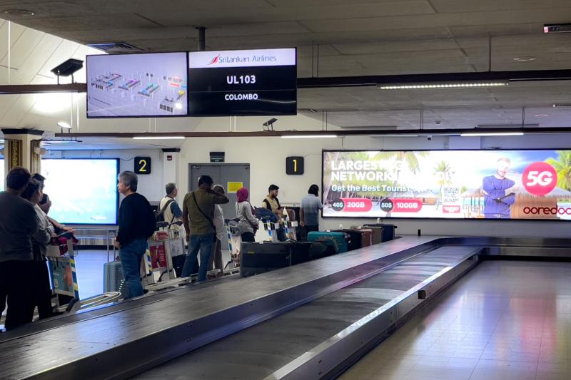 荷物が出てくるのを待って…