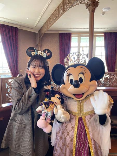 ディズニーランド・パリでミニーマウスと♪