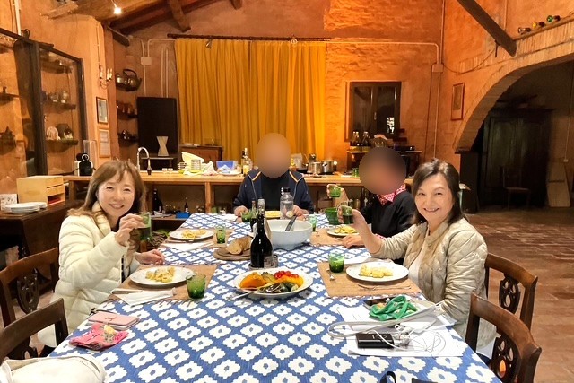 モデナのバルサミコ酢農園でプライベート料理教室に参加。この旅最も豊かで贅沢なひととき。農園のご家族の皆様と一緒の食卓