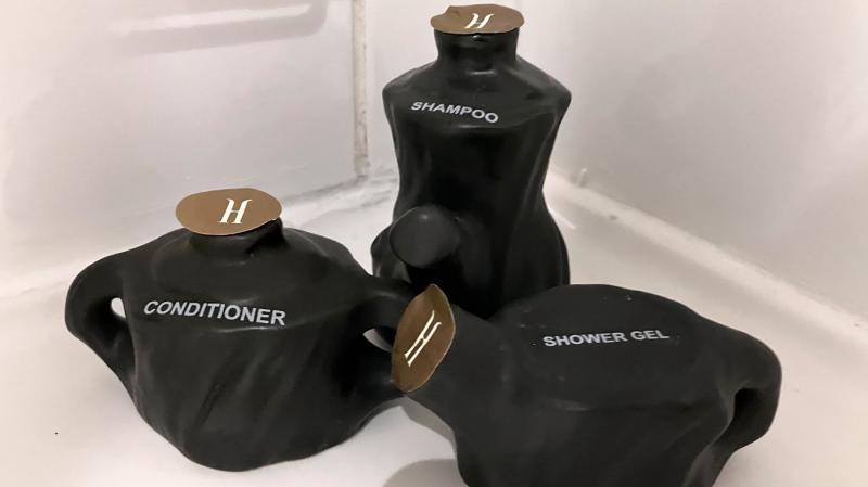 個人的にはこのバスアメニティの陶器の入れ物が萌えポイントでした♪ ロビー奥のブティックで購入できます