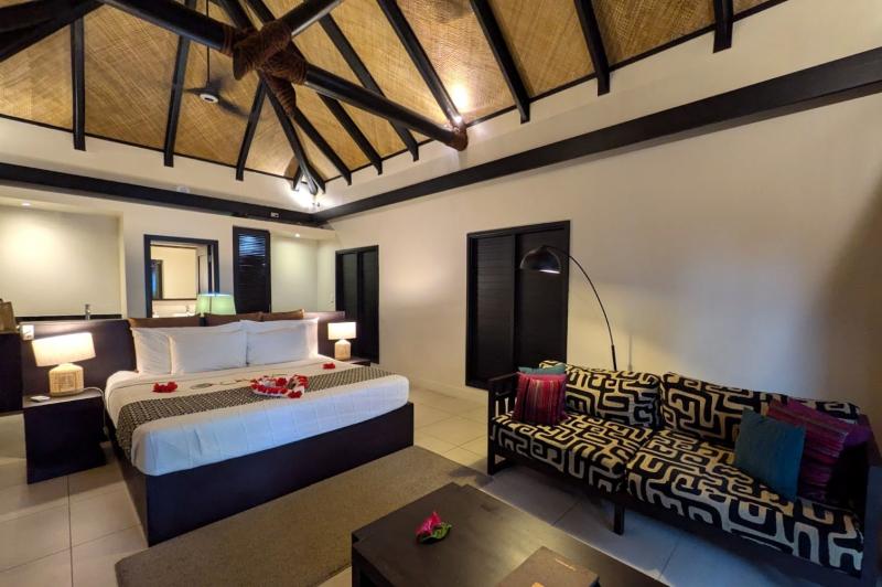 縦長で天井も高い室内は、実際の平米数以上に広く見えます