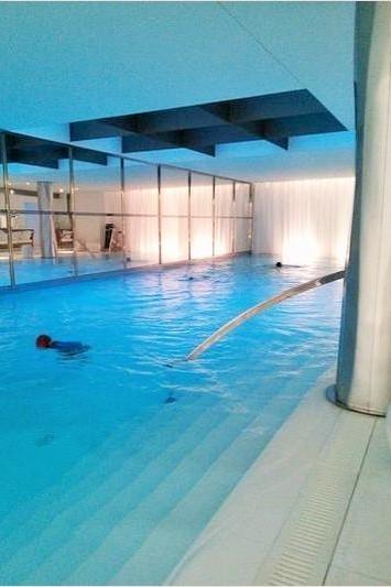 自由に使えるクラランススパのプールは２３メートル。パリで最長とか