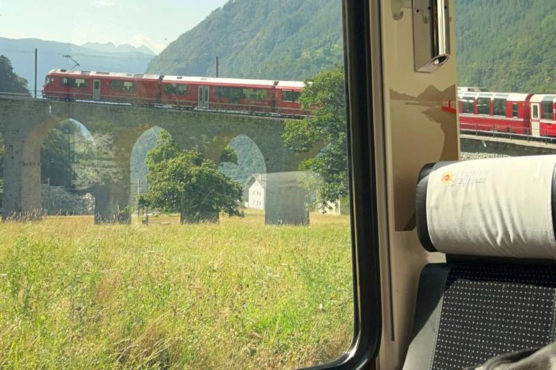 ベルニナ急行は最後尾を予約していただいたおかげで、列車が走行する様子を楽しめました！