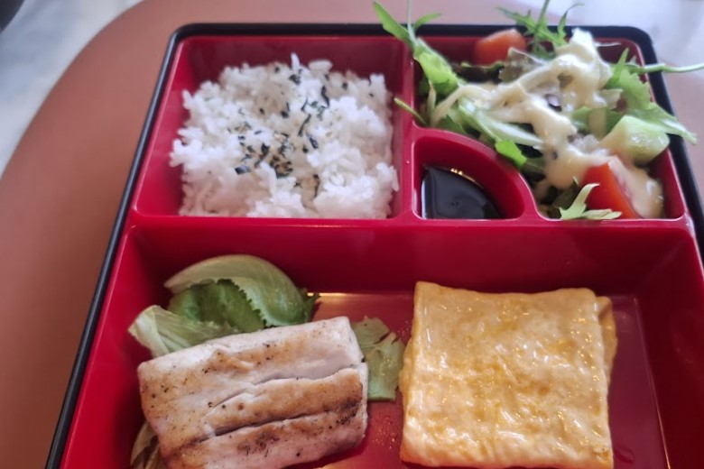 和食弁当もあります（セミアラカルトで注文）