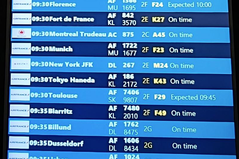 この日は羽田行きはターミナル2EのK43ゲートでした。日々違うので都度確認してください