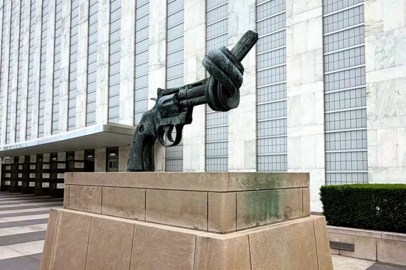 「発射不能の銃！」殺しあうことがない世界に！