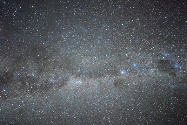 ホテルから徒歩5分ほどのレストランからの帰り道に、夜空を見上げると…満天の星☆