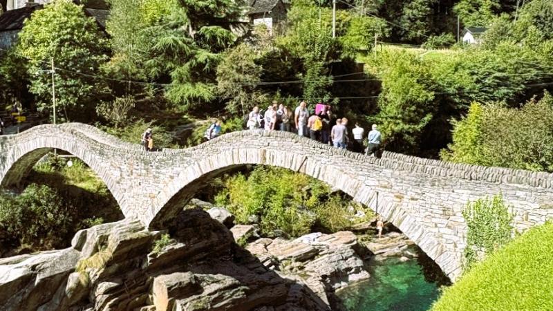 橋の上では撮影大会