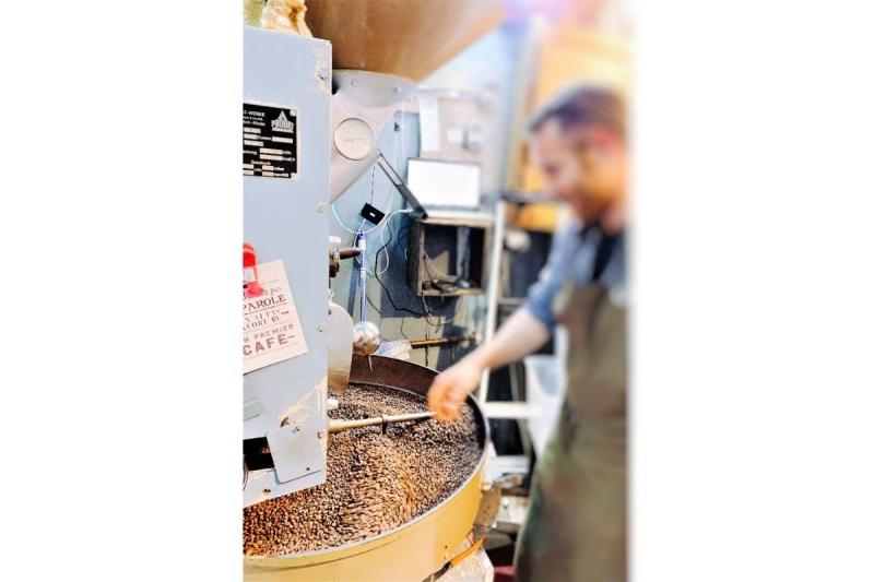 珈琲の専門店。毎日この機械でコーヒー豆を炒っているそうです