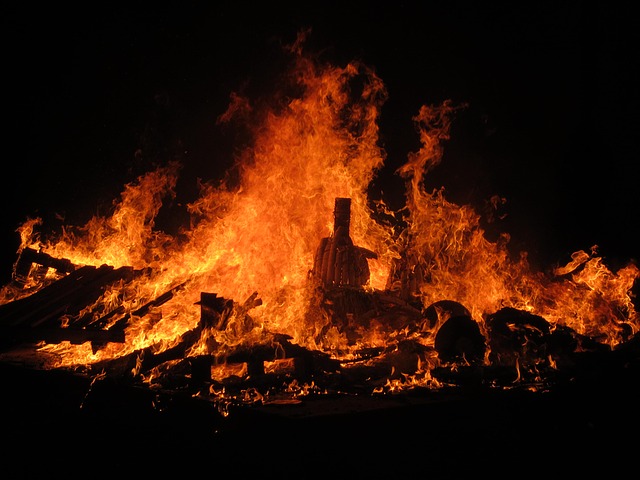 バレンシアの火祭り（3月）